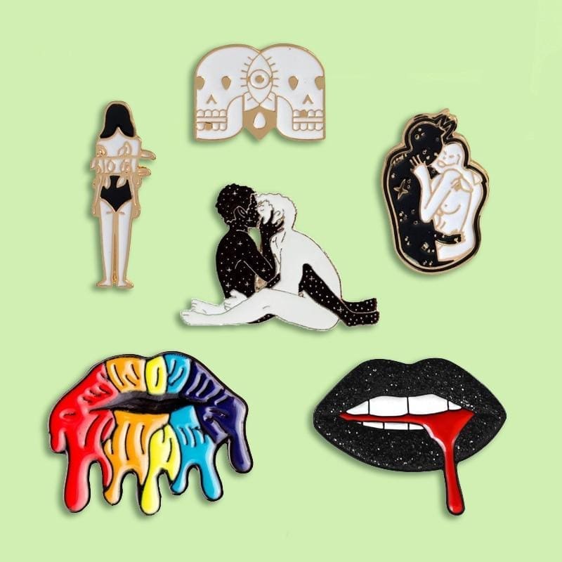 Intimate Kissing Black & White ver.01 s Enamel Pin - Image 3
