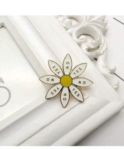 Cute Daisy 'Yes or No' Enamel Pin