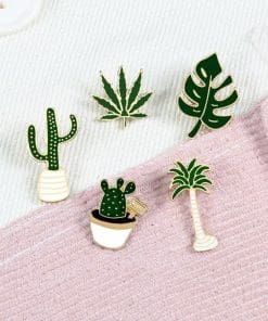 Alternative view of Monstera Deliciosa Leaf Enamel Pin