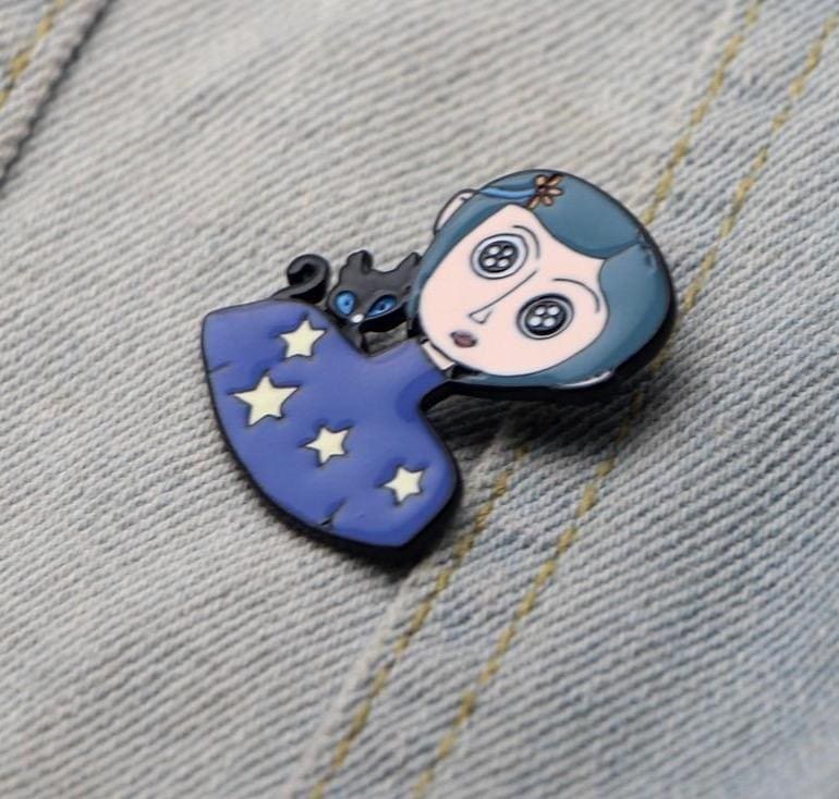 Movie 'Coraline and Black Cat' Portrait Enamel Pin - Image 3