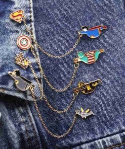 Alternative view of Superman 'Flying Superman and Logo' s Enamel Pin