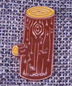 Alternative view of Twin Peaks 'Mystery Log' Enamel Pin