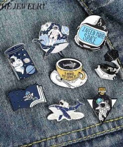 Alternative view of Sea Of Clouds 'Astronaut Ride Humpback Whale ' Enamel Pin