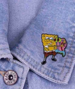 Alternative view of Spongebob 'Hugging Gary' Enamel Pin