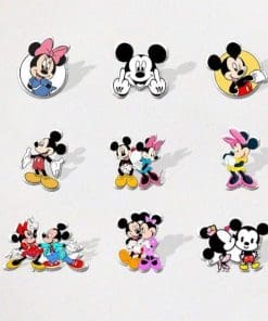 Acrylic Pins Mickey Mouse and Friends 'Minnie Kissing Mickey Chibi' - Image 4