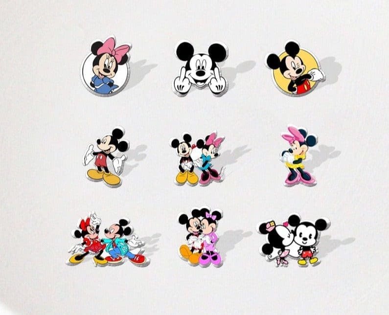 Acrylic Pins Mickey Mouse and Friends 'Minnie Kissing Mickey Chibi' - Image 4