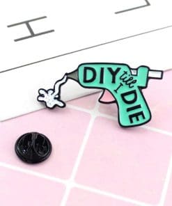 Alternative view of Glue Gun 'DIY Till I Die' Enamel Pin