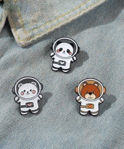 Alternative view of Astronaut 'Cat Chibi' Enamel Pin