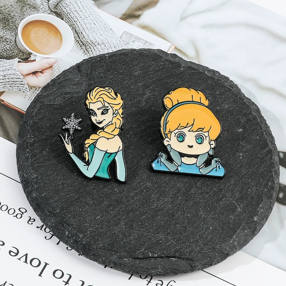 Frozen 'Elsa of Arendelle' Enamel Pin - Image 2