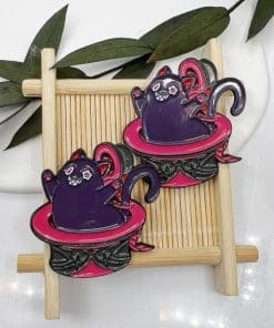 Alternative view of Genshin Impact 'Lyney | Grin-Malkin Cat' Enamel Pin