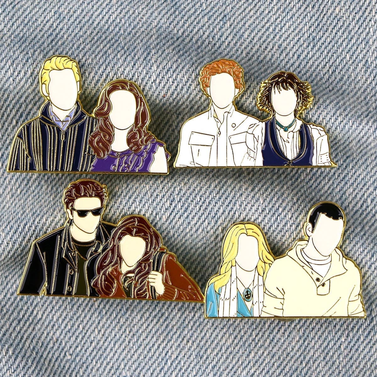 Twilight 'Rosalie Hale | Emmett Cullen' Enamel Pin - Image 3