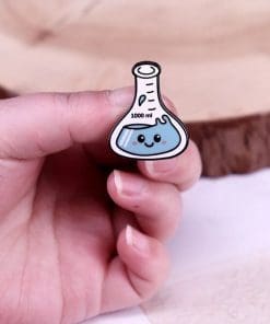 Alternative view of Glass Beaker '1000 ml Liquid' Enamel Pin