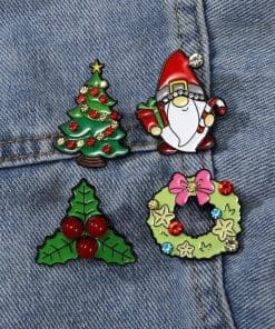 Alternative view of Christmas 'Holiday Wreath' Enamel Pin