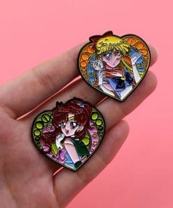 Alternative view of Sailor Moon 'Sailor Venus Heart' Enamel Pin