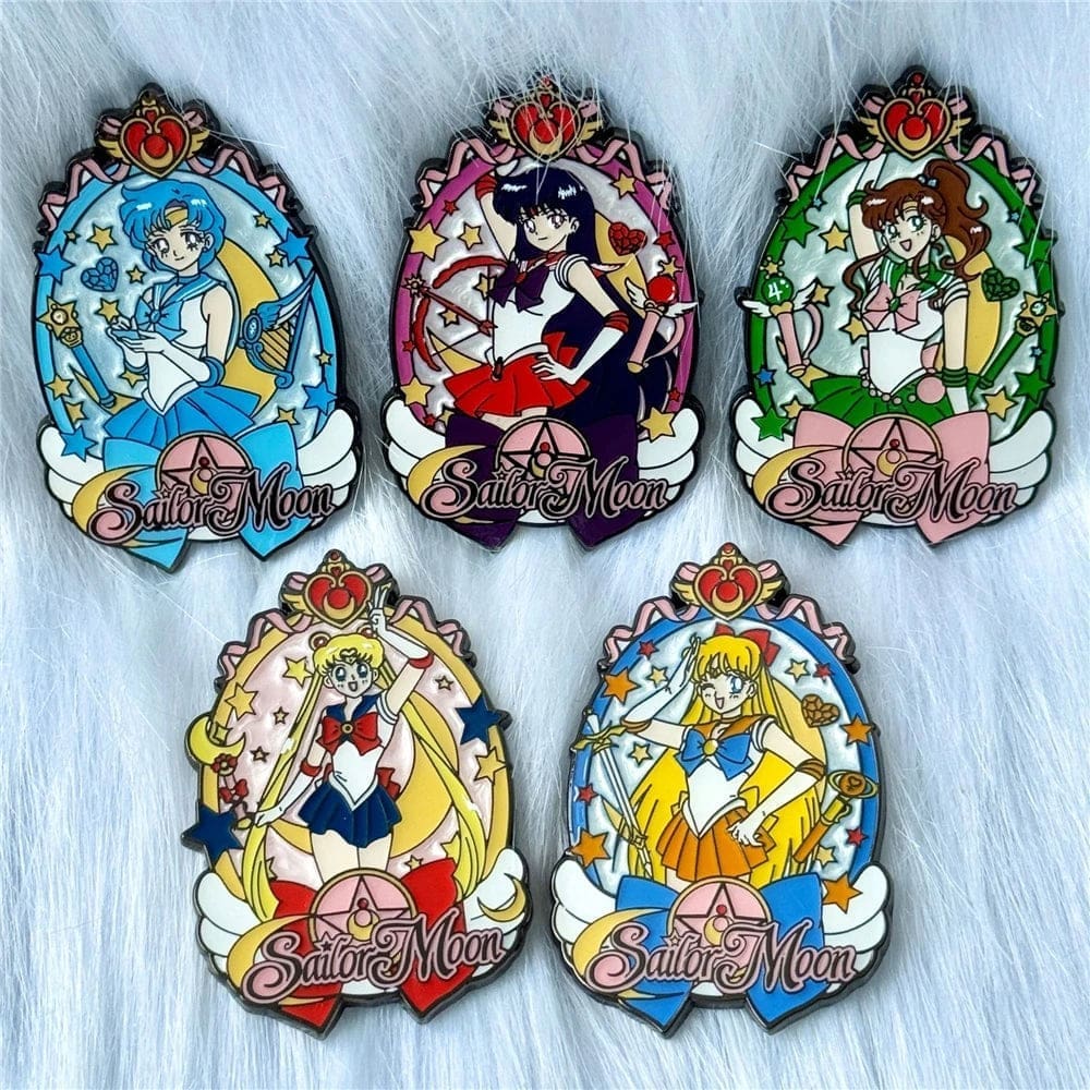 Sailor Moon 'Sailor Venus | Minako Aino Mirror Portrait' Enamel Pin - Image 3