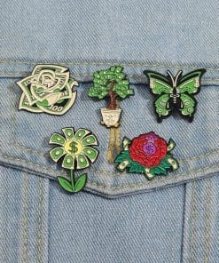 Money Flower 'Red Roses' Enamel Pin - Image 4