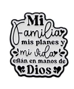 Mi familia mis planes y mi vida estan en manos de Dios Enamel Pin