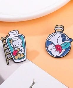 Alternative view of White Cat 'Cat in A Jar' Enamel Pin