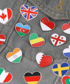 Alternative view of Italy Heart Flag Enamel Pin