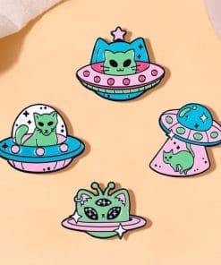 Alternative view of Green Cat 'Alien Space Shuttle' Enamel Pin