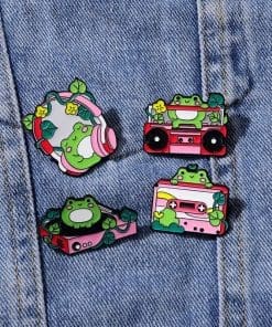 Alternative view of Retro Frog 'Record Player' Enamel Pin