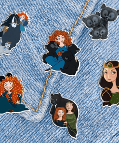 Alternative view of Acrylic Pin ‘Brave | Queen Elinor and Merida'