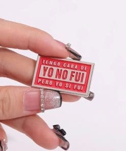 Alternative view of Tengo Cara De Yo No Fui Pero Yo Si Fui Enamel Pin